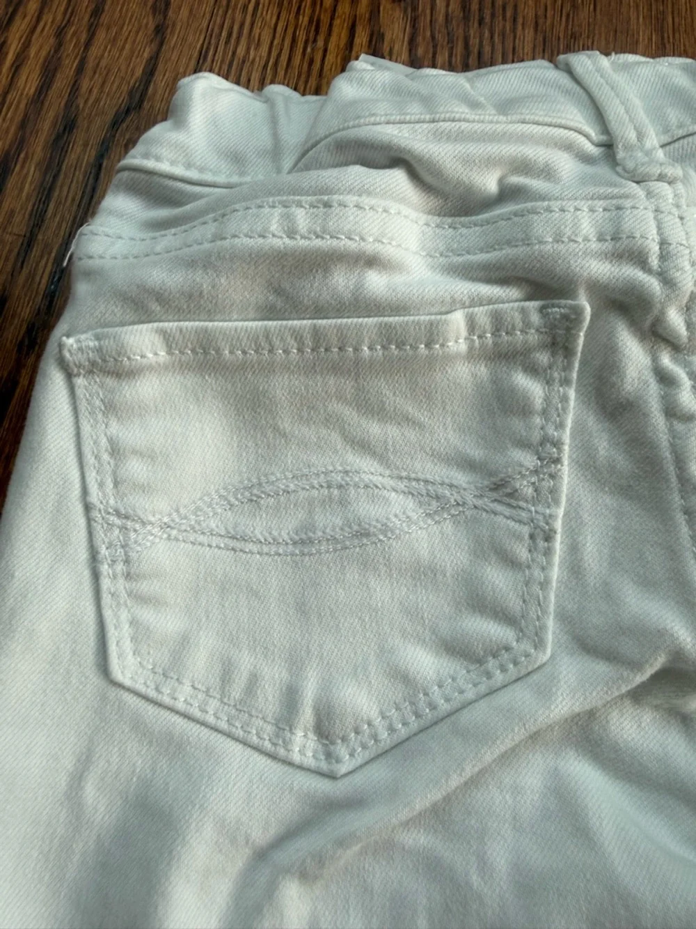 Abercrombie White Jeans 5/6 - Picture 6 of 10